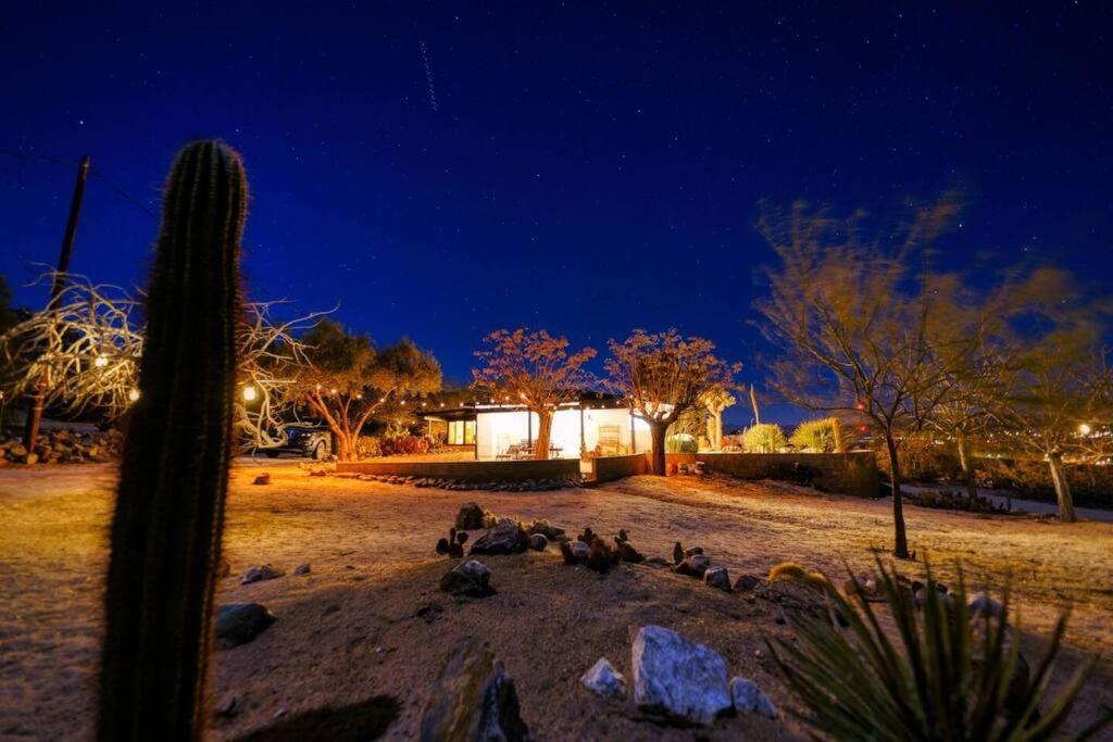 The Outpost Joshua Tree: Hot Tub, Gameroom, Jtnp Holiday home Joshua Tree
