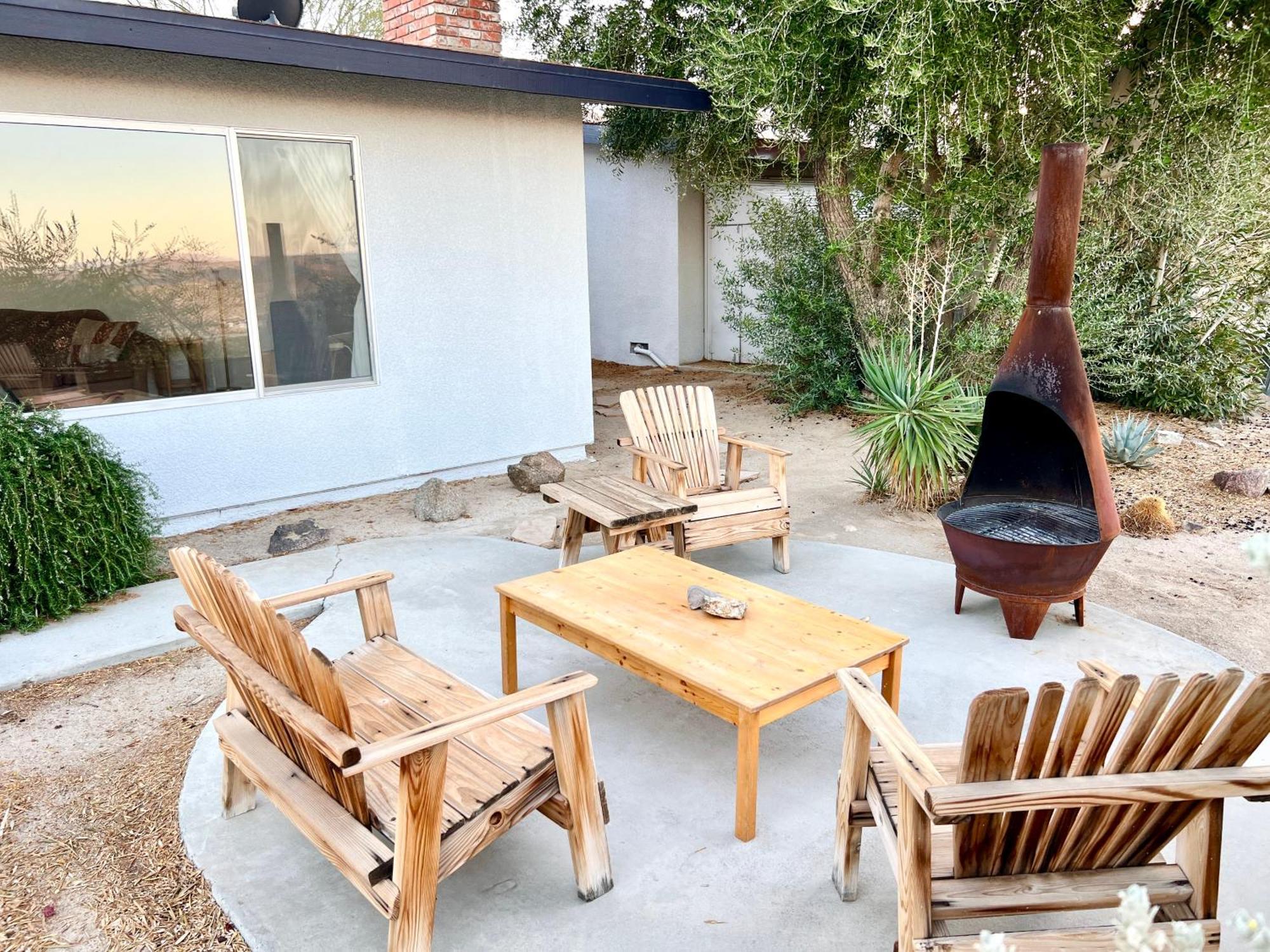 The Outpost Joshua Tree: Hot Tub, Gameroom, Jtnp Сasa de vacaciones Joshua Tree