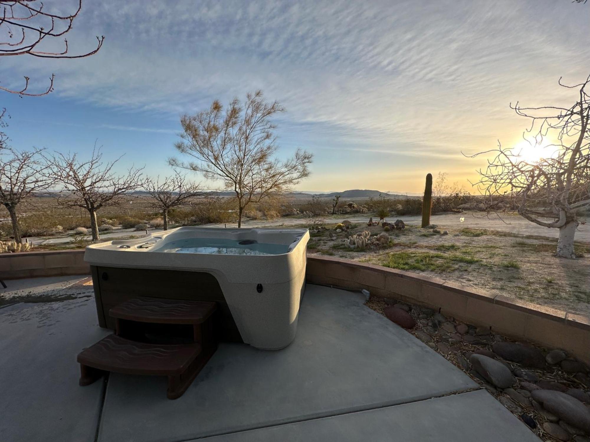 The Outpost Joshua Tree: Hot Tub, Gameroom, Jtnp Joshua Tree