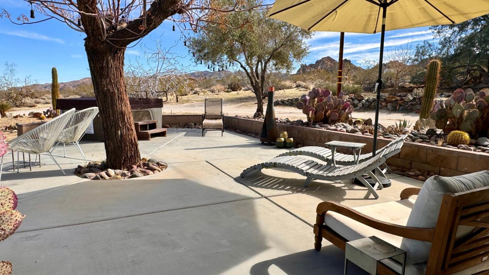 Holiday home The Outpost Joshua Tree: Hot Tub, Gameroom, Jtnp *