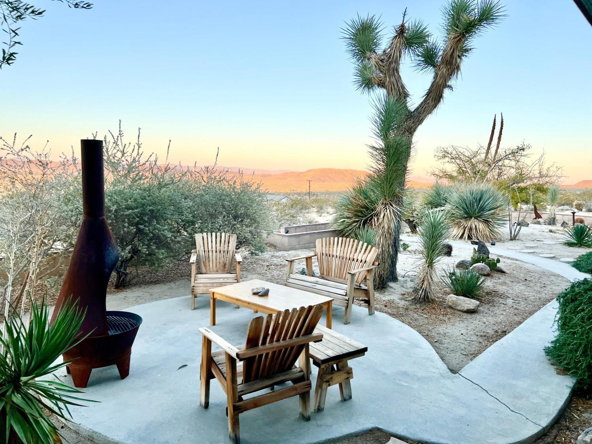 The Outpost Joshua Tree: Hot Tub, Gameroom, Jtnp Holiday home Joshua Tree