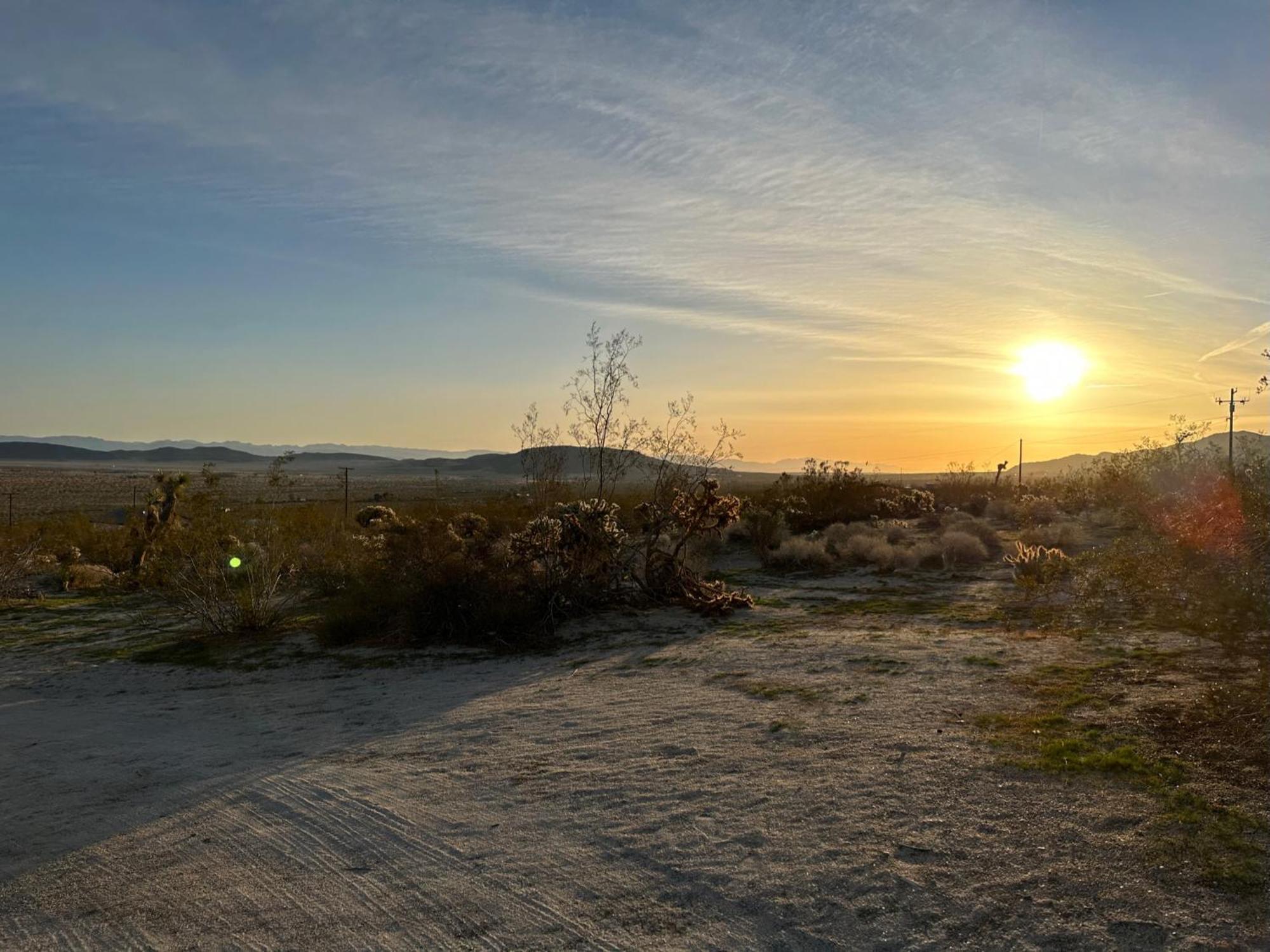 The Outpost Joshua Tree: Hot Tub, Gameroom, Jtnp Holiday home *
