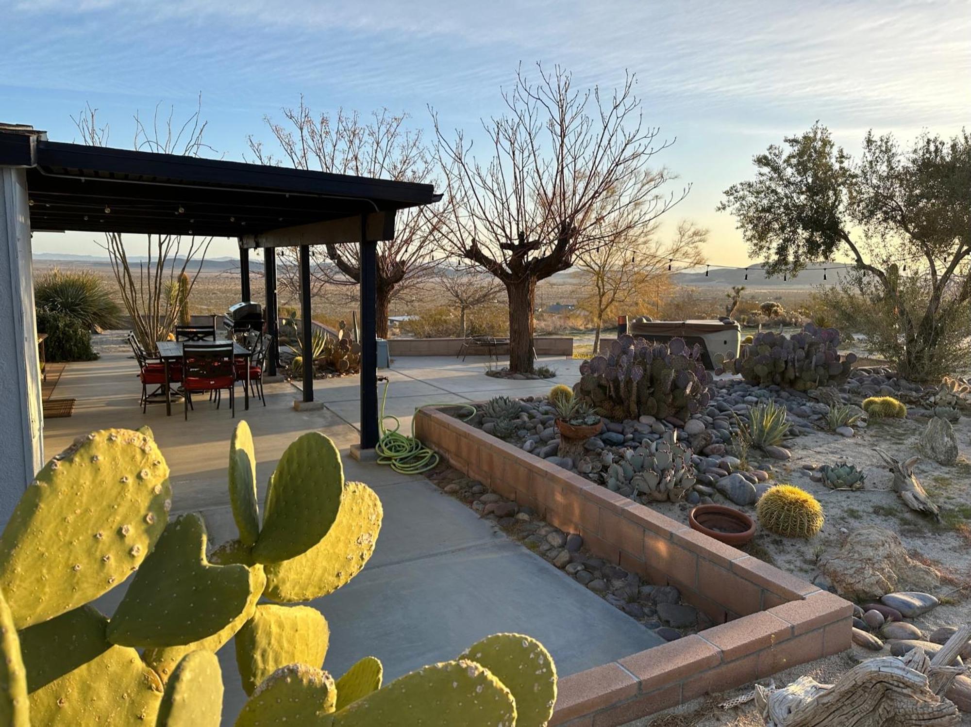 Holiday home The Outpost Joshua Tree: Hot Tub, Gameroom, Jtnp *
