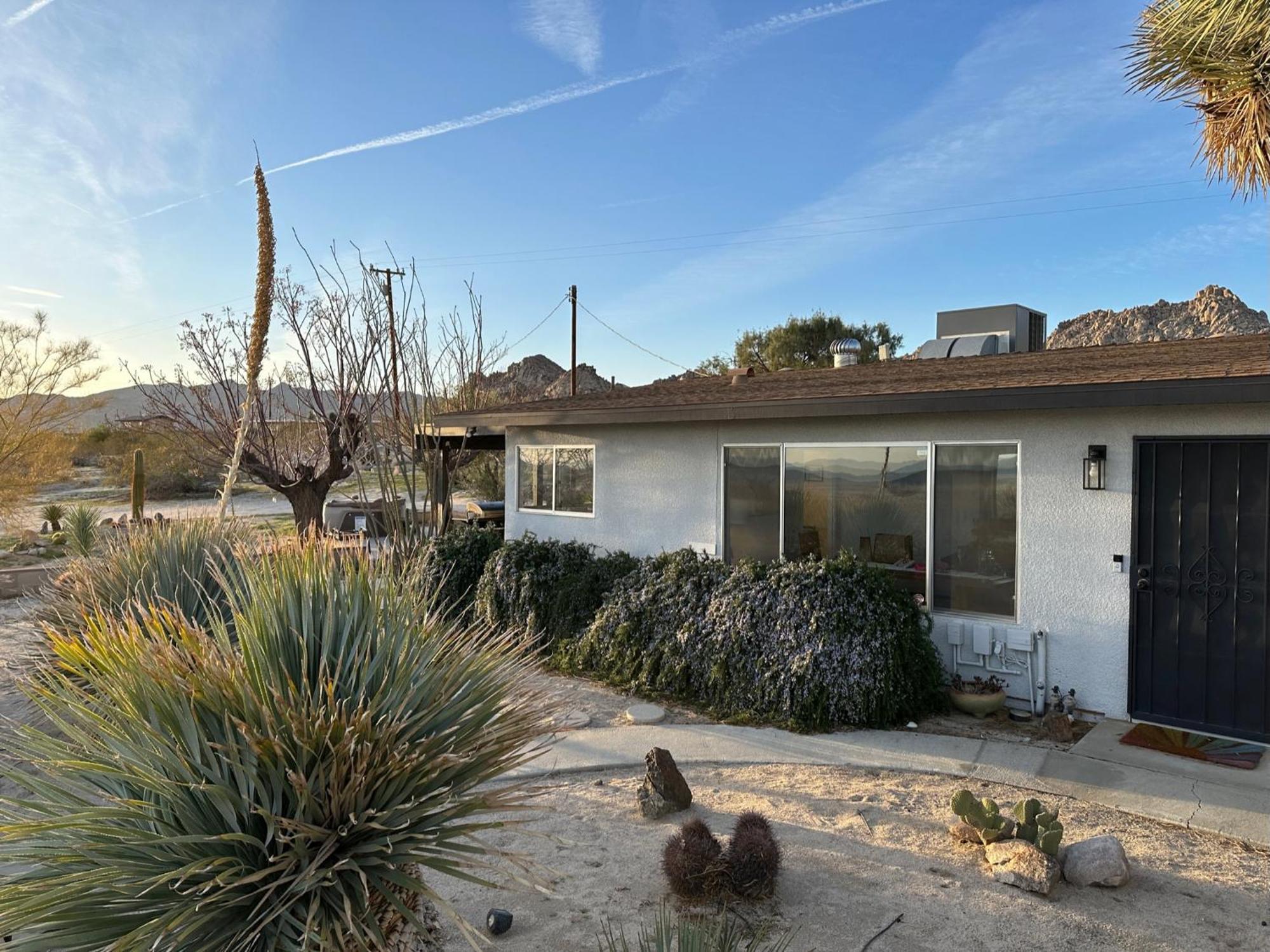 Holiday home The Outpost Joshua Tree: Hot Tub, Gameroom, Jtnp *