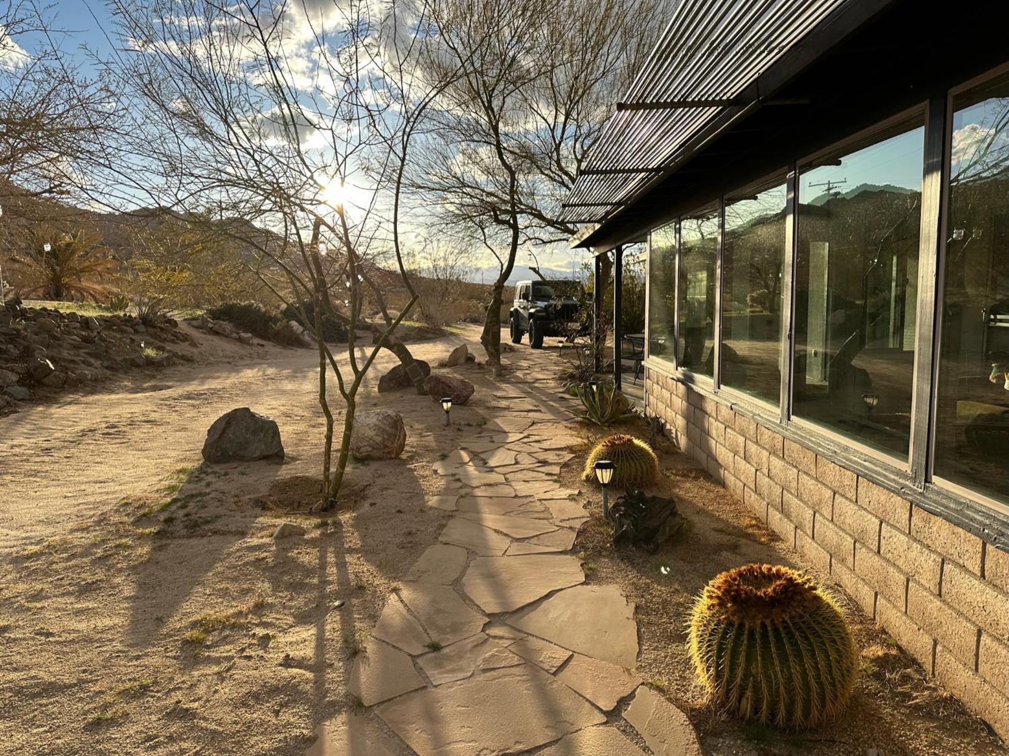 The Outpost Joshua Tree: Hot Tub, Gameroom, Jtnp * Joshua Tree