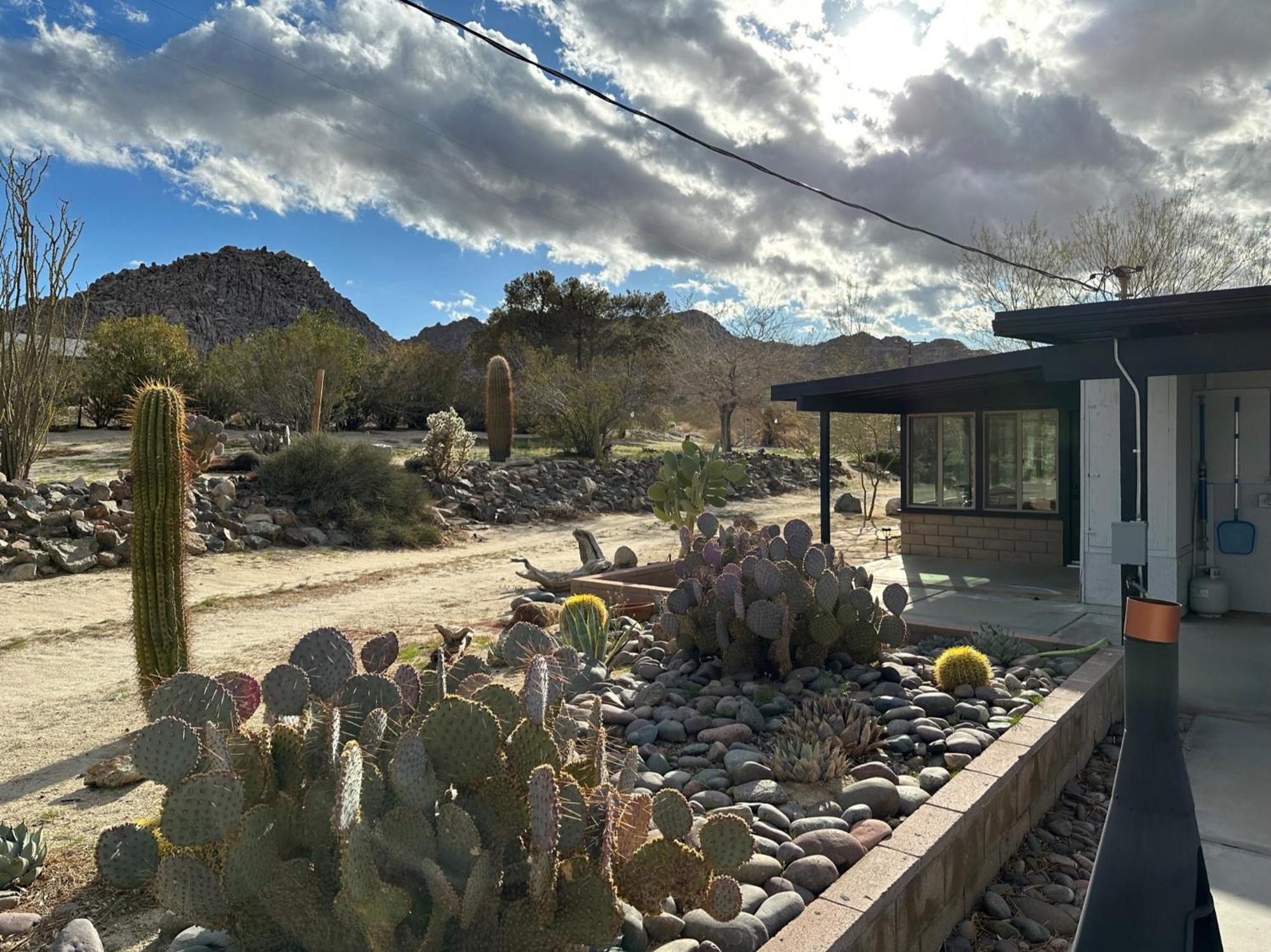 The Outpost Joshua Tree: Hot Tub, Gameroom, Jtnp *