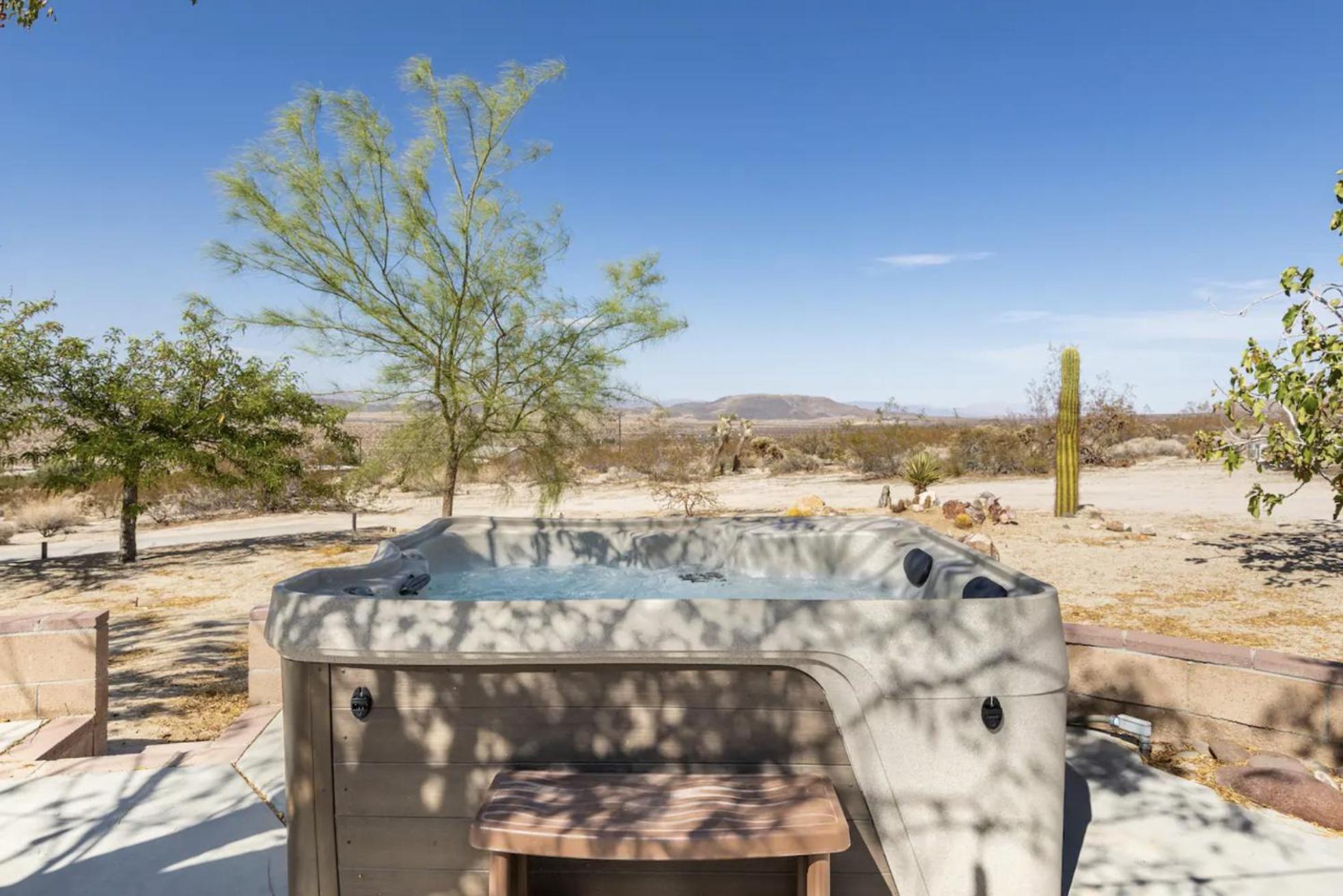 Holiday home The Outpost Joshua Tree: Hot Tub, Gameroom, Jtnp *